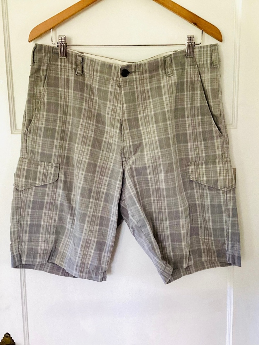 DOCKERS Men's Size 34 Gray PLAID CARGO SHORTS Classic Fit FLAT FRONT 11” Inseam